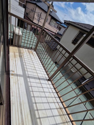 駐車場　屋根付きの駐車場あり