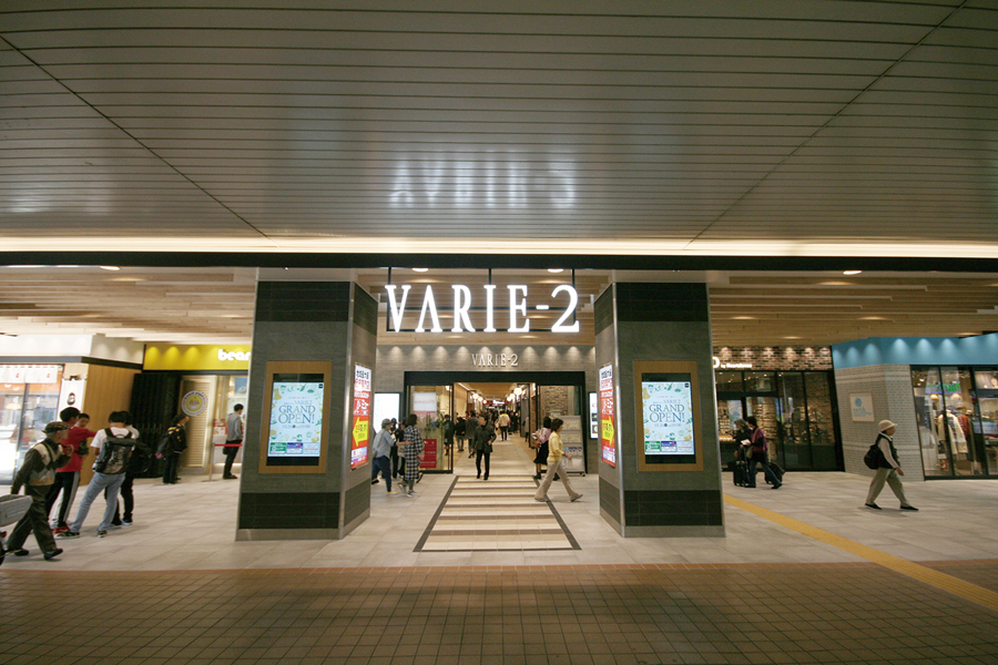 ショッピングセンター　草加VARIE（ショッピングセンター）まで662m