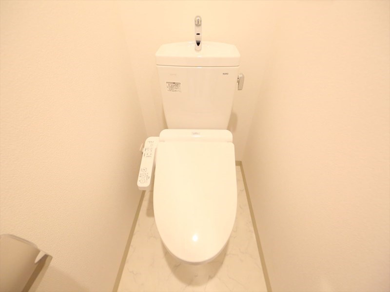 トイレ　温水洗浄暖房便座付トイレ