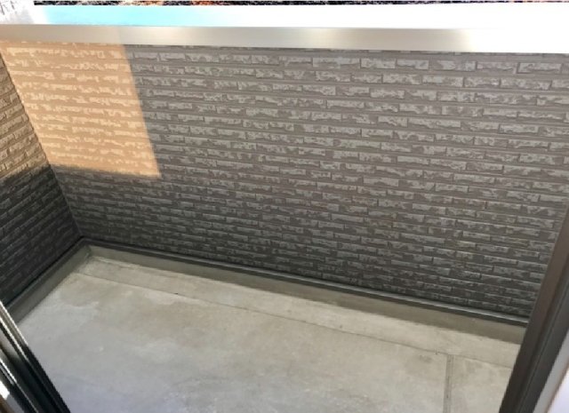 バルコニー　暖かな日差しのふりそそぐバルコニー