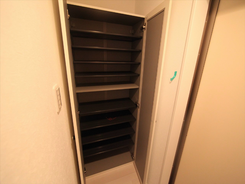 玄関　玄関　シューズボックス付（収納充実してます）