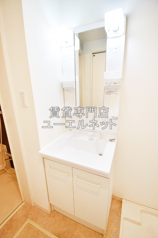 洗面設備　シャワー付洗面台