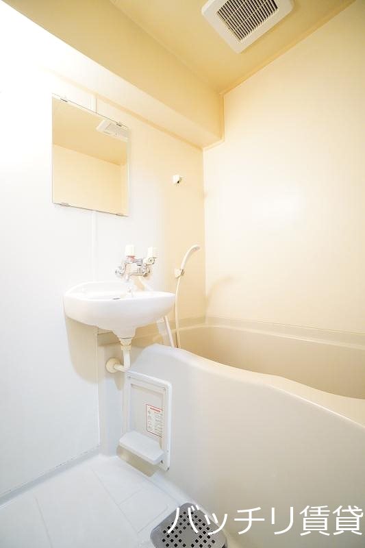 バス・シャワールーム　類似のイメージ画像。現況を優先いたします。