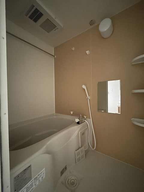 バス・シャワールーム　コンパクトで使いやすいお風呂です