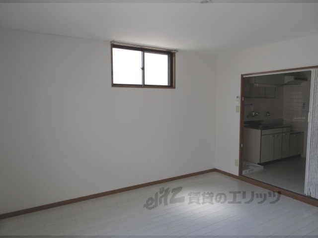 居室・リビング　洗濯機を室内に置けます。