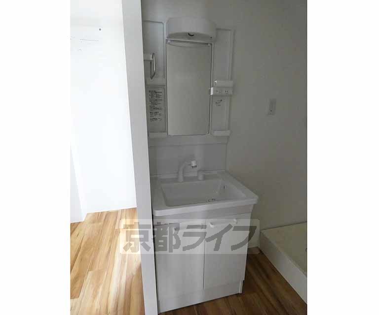 洗面設備　身支度はこちらでどうぞ