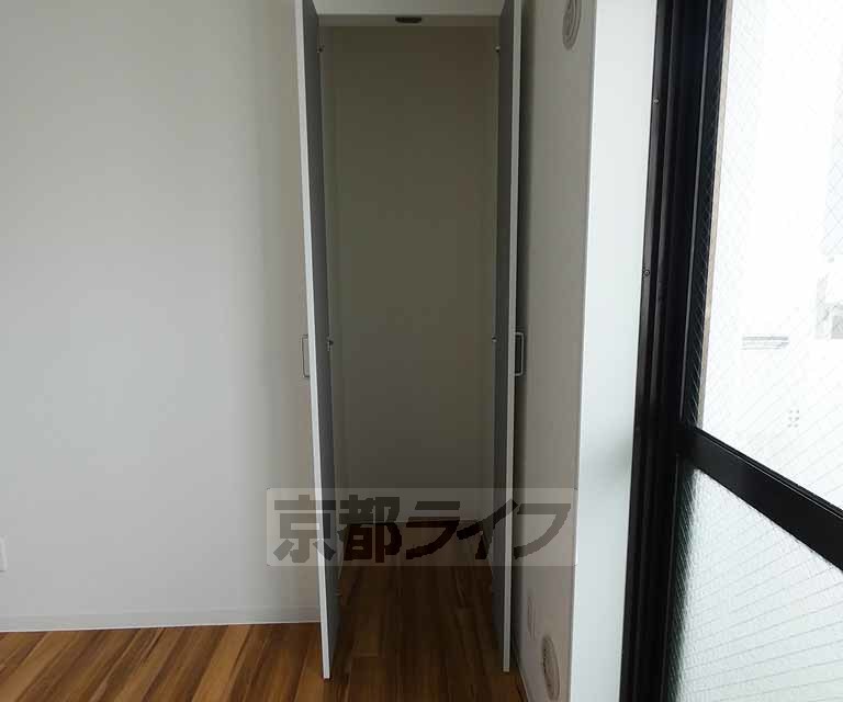 バルコニー　バルコニーがふたつ。洗濯物を干すだけではもったいない