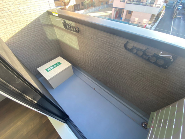 バルコニー　お天気のいい日はバルコニーで洗濯物も干せますよ。