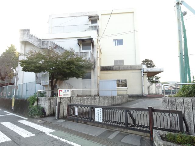 小学校　市立黒田小学校（小学校）まで560m