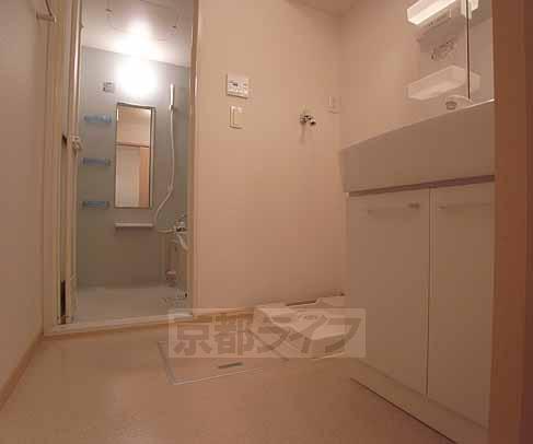 洗面設備　脱衣所部分も広めにとってます！