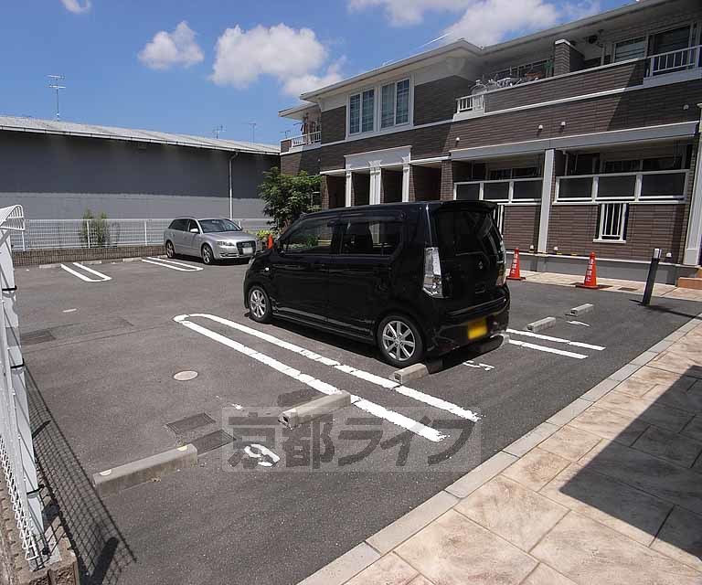 駐車場　広いガレージです。