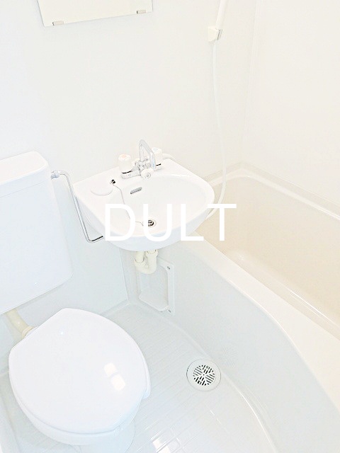 バス・シャワールーム　バスルームです。