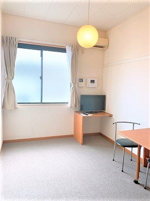 居室・リビング　こちらのリビングで趣味の時間をお楽しみください