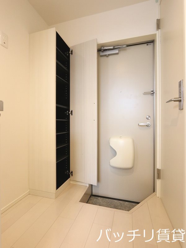 玄関　同型タイプの為、現状を優先致します。