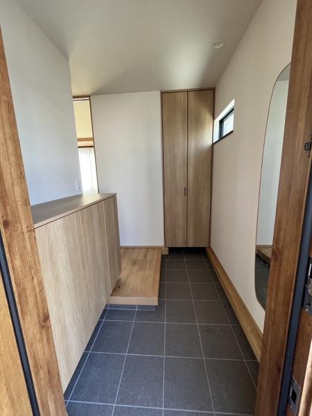 玄関　広々した玄関ホール