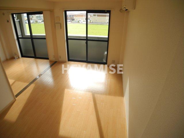 居室・リビング　※室内画像は別号室のもの