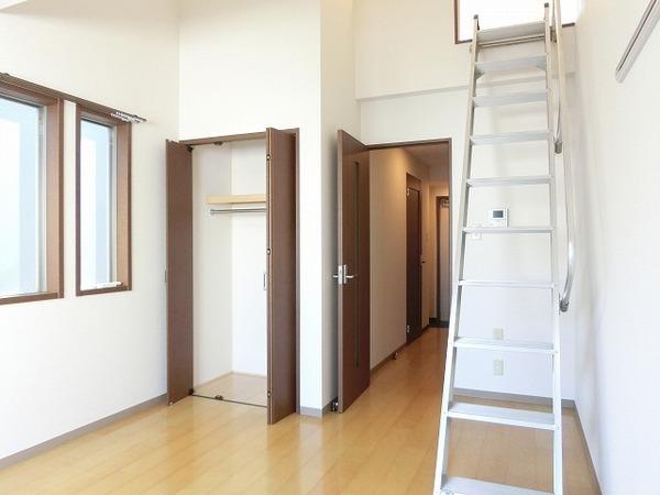 居室・リビング　広々とした洋室！