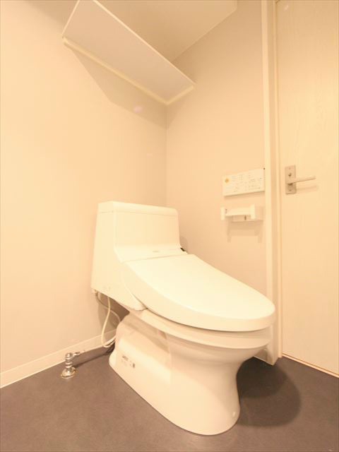 トイレ　温水洗浄便座付き