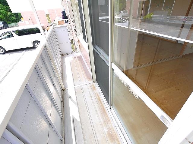 バルコニー　開放的で明るい空間を演出してくれるバルコニーです