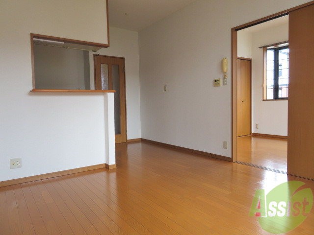 居室・リビング　リビングルームです。１２帖のＬＤＫで広々してますね