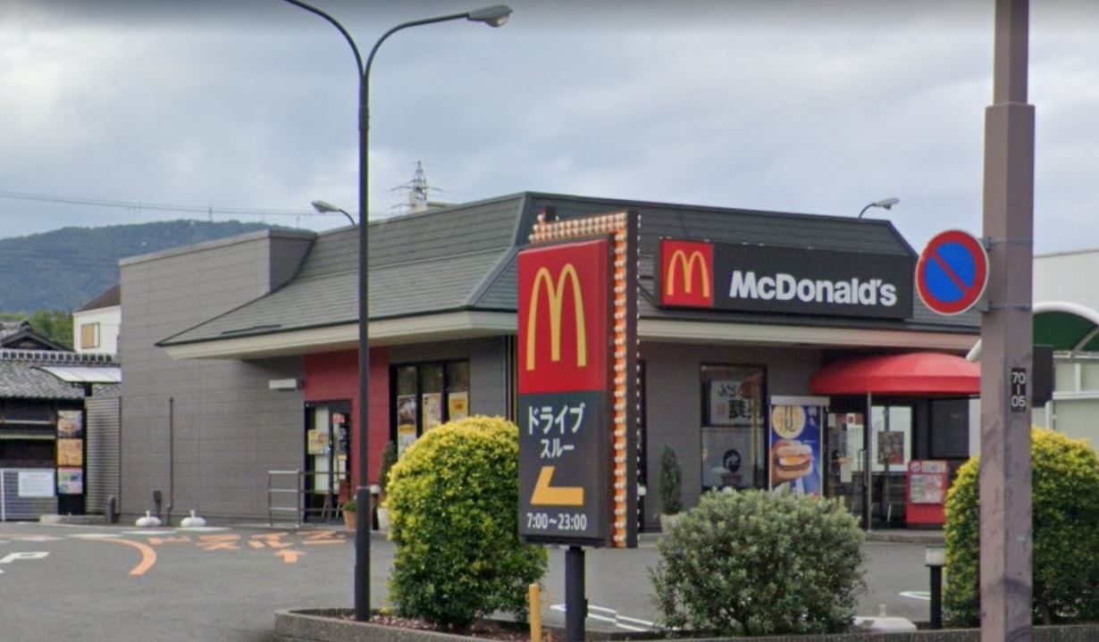 飲食店　マクドナルド 42号海南店（飲食店）まで547m