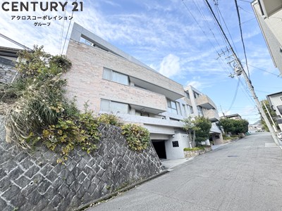 建物外観　敷地内駐車場・駐輪場あり！