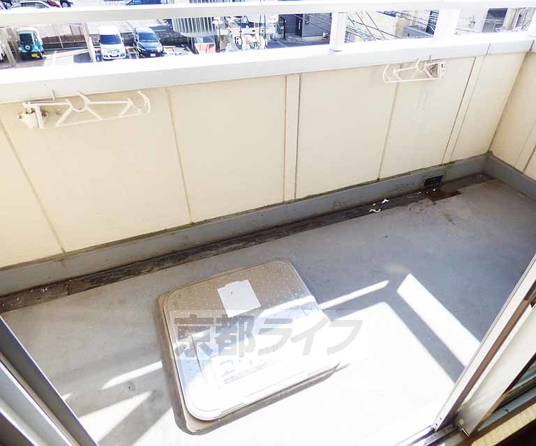 バルコニー　幅の広いバルコニーです。