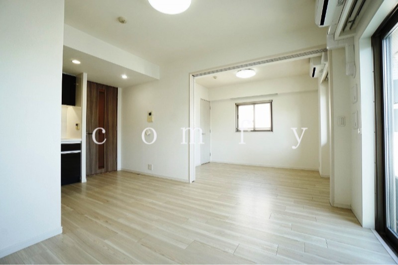 居室・リビング　明るいリビング