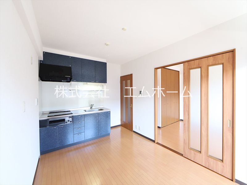 居室・リビング　ＬＤＫ8帖　北側洋室6帖　南側洋室6帖　各部屋エアコン設置可