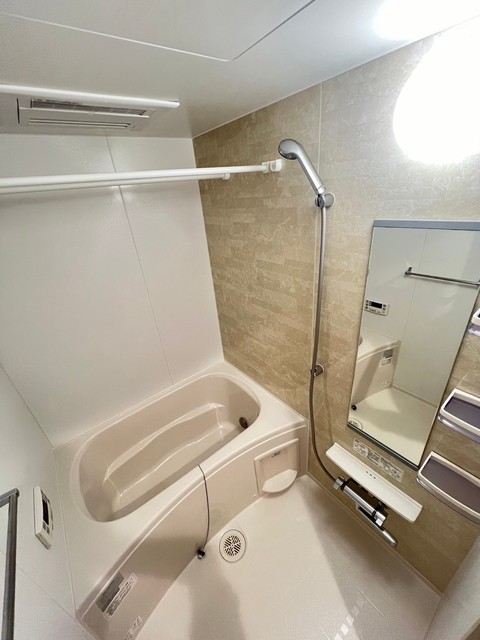 バス・シャワールーム　★浴室乾燥機・追焚機能付き★