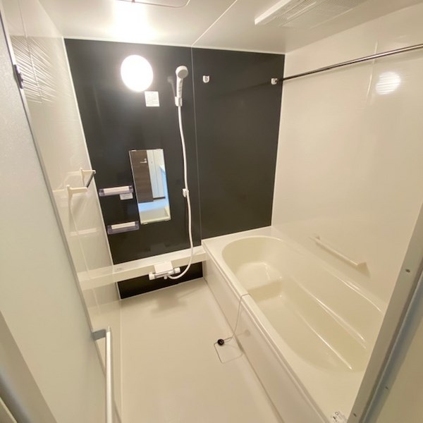 バス・シャワールーム　追炊き・浴室乾燥機完備です。