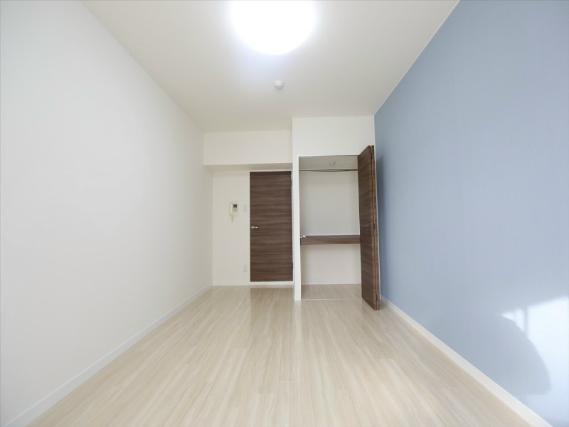 居室・リビング　洋室8.2帖　クローゼット付（収納充実してます）