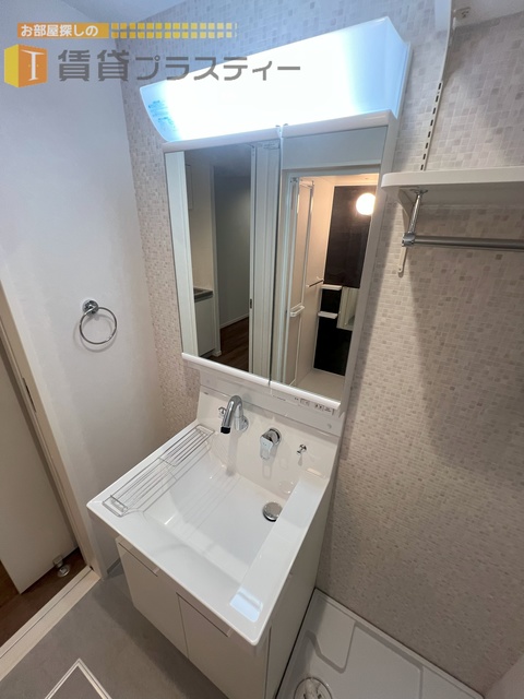 洗面設備　朝の身支度に欠かせません。