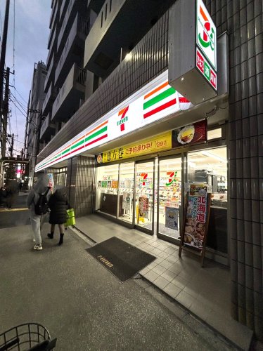 コンビニ　セブンイレブン 荒川三ノ輪駅西店（コンビニ）まで243m