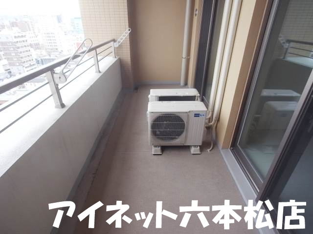 バルコニー　天気の良い日の洗濯物はこちらでどうぞ。