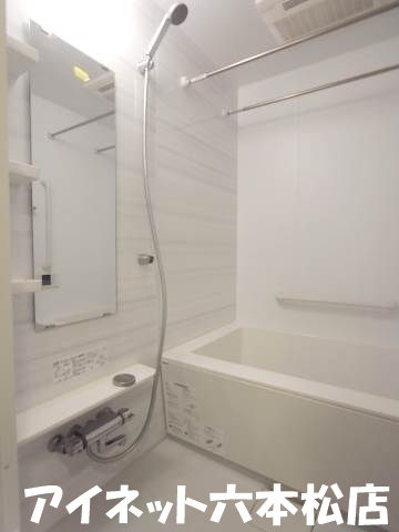 バス・シャワールーム　1日の疲れを流しましょう