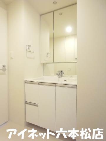 洗面設備　お出かけ前の支度はこちらで