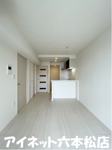 居室・リビング　家具の配置がしやすいお部屋ですね