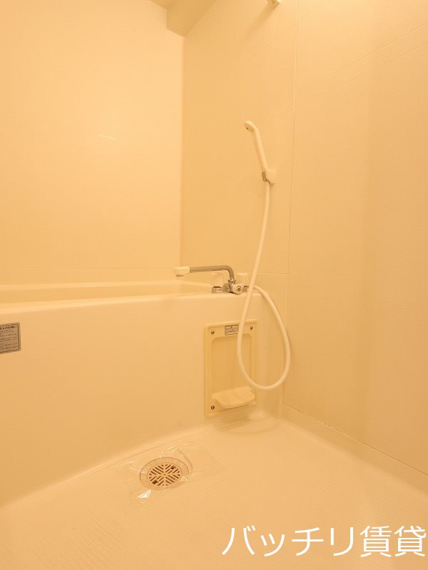 バス・シャワールーム　別号室タイプの為、現状を優先いたします
