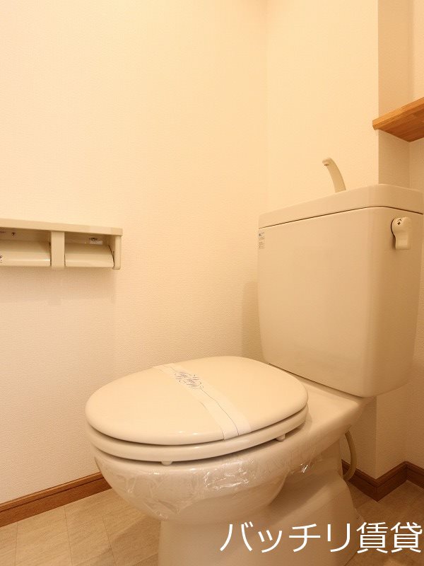 トイレ　別号室タイプの為、現状を優先いたします