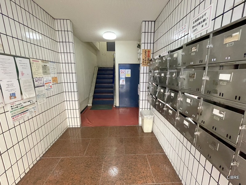 エントランス　建物内部です！