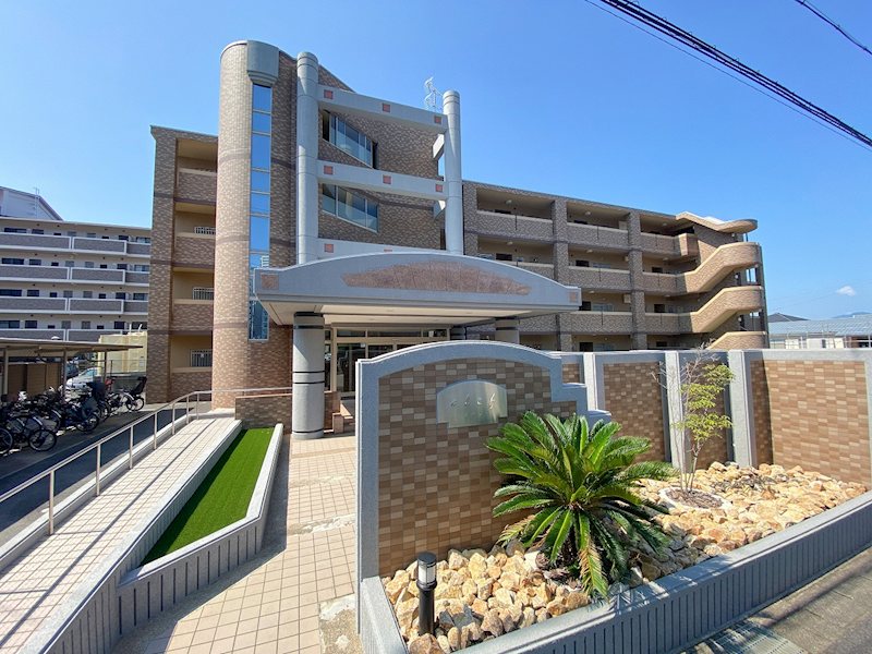 建物外観　JR栗東駅徒歩6分のマンションです