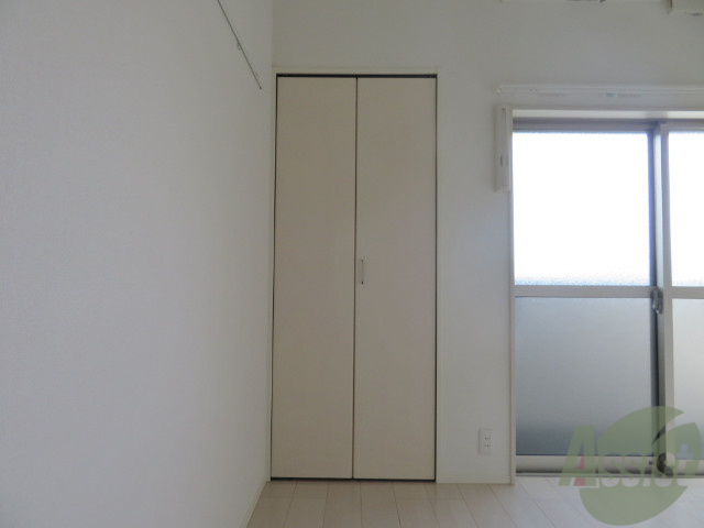 収納　収納はこちらのクローゼットになりますね。