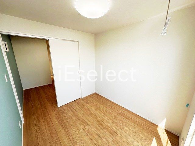 その他部屋・スペース　リビング隣の洋室です