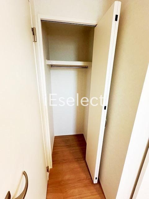 収納　長いコートもかけられるクローゼット