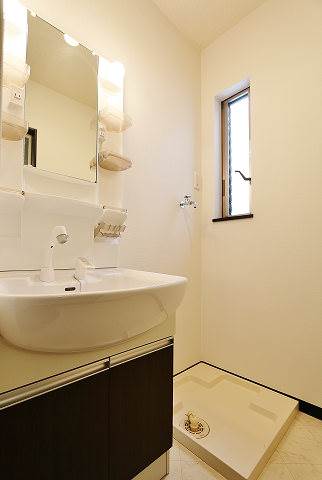 洗面設備　お出かけ前の身支度はこちらにて