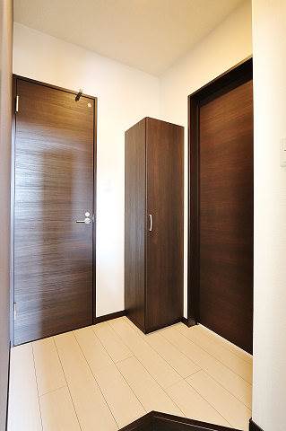 玄関　こちらでお出迎え