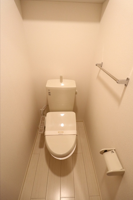 トイレ　温水洗浄暖房便座