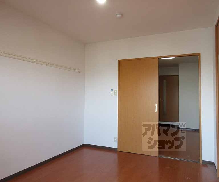 居室・リビング　通風の良い洋室です