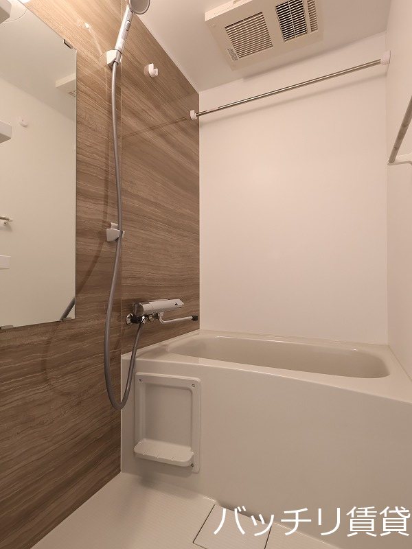バス・シャワールーム　画像は、同型タイプの為、現状を優先いたします。